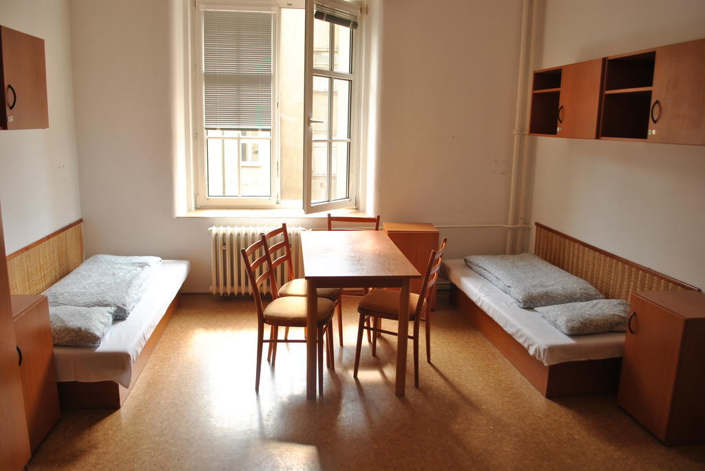 Dizzy Daisy Hostel Prague Room photo